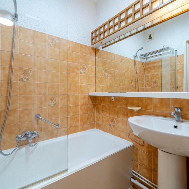 Appartement 6 pers, 2 chambres avec Wi-Fi à Roquebrune-Cap-Martin - FR-1-827-33 - Appartement - 12