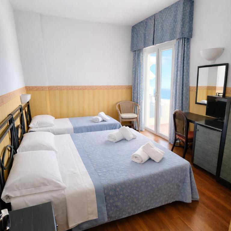 Hotel Regina Fronte Mare - Camera Tripla con Vista Mare - 1