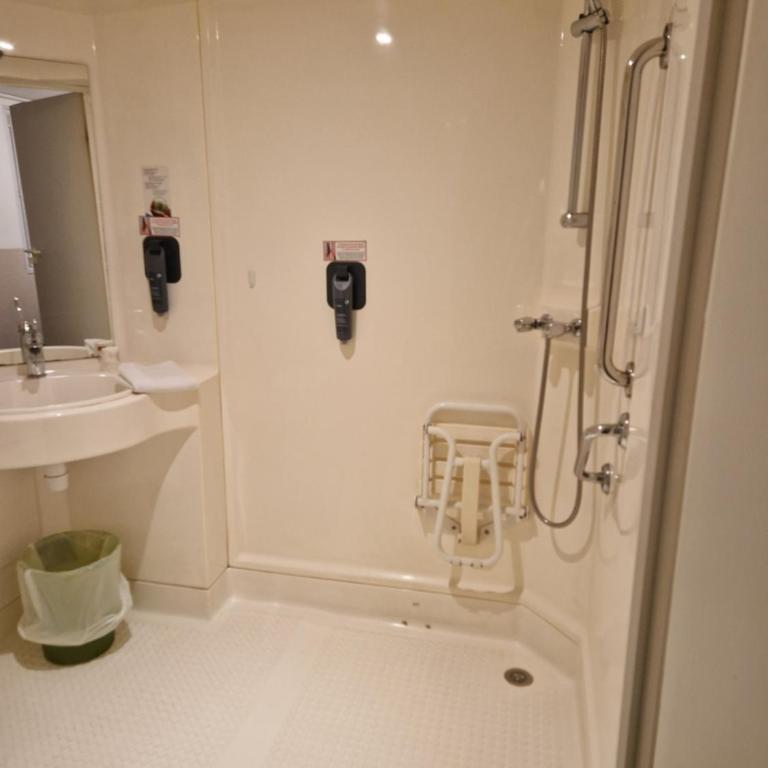 Quick Palace Vannes - Chambre Double - Accessible aux Personnes à Mobilité Réduite - 4