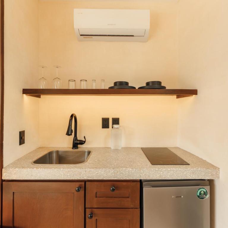 Kan Tulum Hotel - Habitación con cama extragrande y bañera de hidromasaje - 5