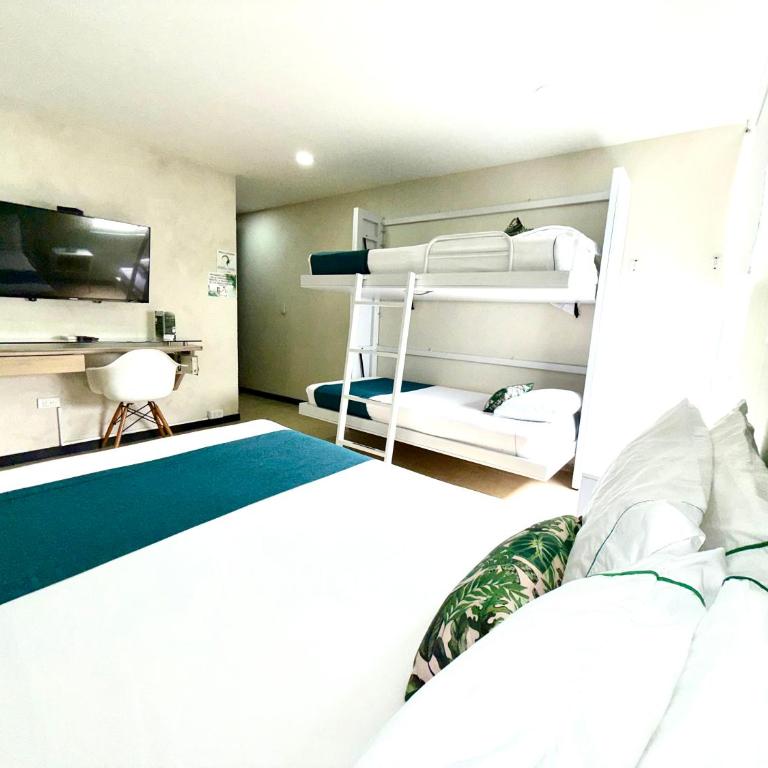 Greenview Medellin By St Hoteles - Habitación Cuádruple Estándar - 6
