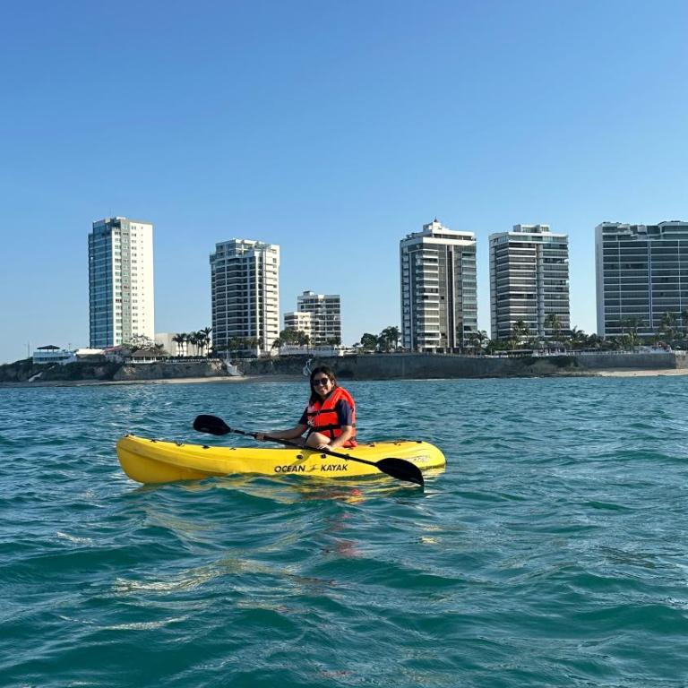 Beachfront apartment in Salinas Malecom - Three-Bedroom Apartment - 21