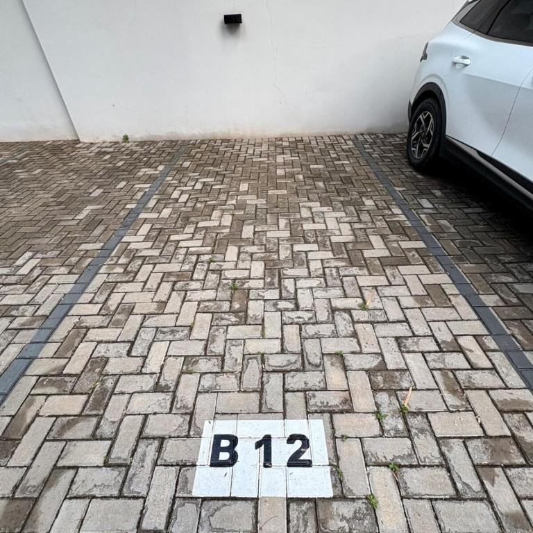 Premium 2 Bedroom Apartment - Corporate Axis - Room #1583824701 - 6