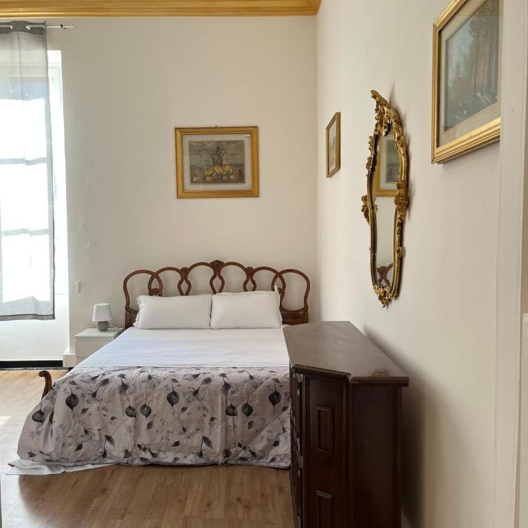 Genova Antica Carmine - Camera Matrimoniale con Bagno Privato - 1