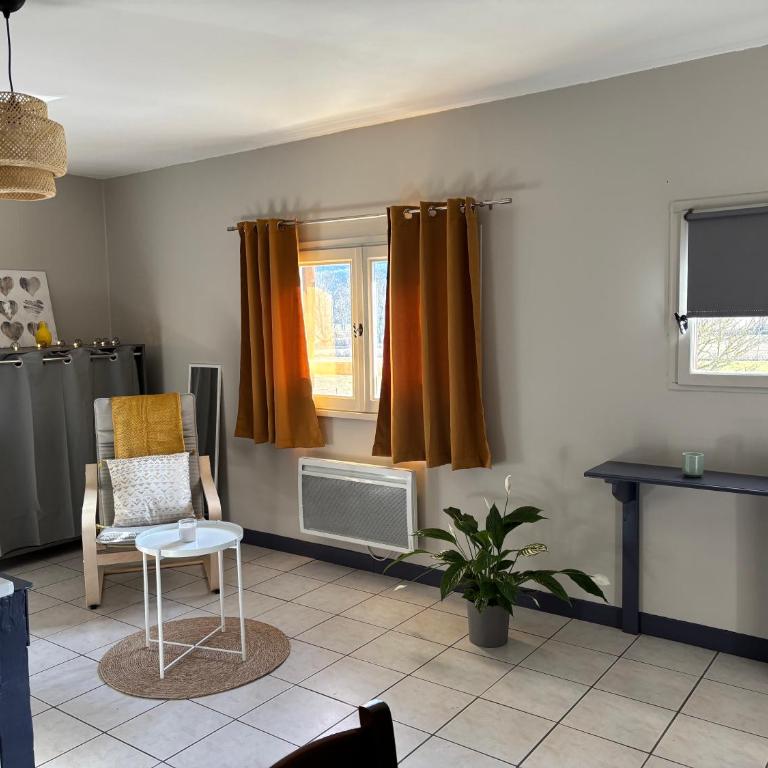 Gîtes Ruraux à La Ferme D'Antan - Appartement 1 Chambre - Vue sur Jardin - 3