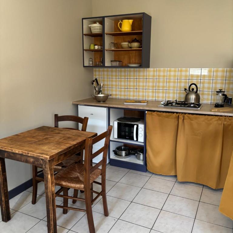 Gîtes Ruraux à La Ferme D'Antan - Appartement 1 Chambre - Vue sur Jardin - 4