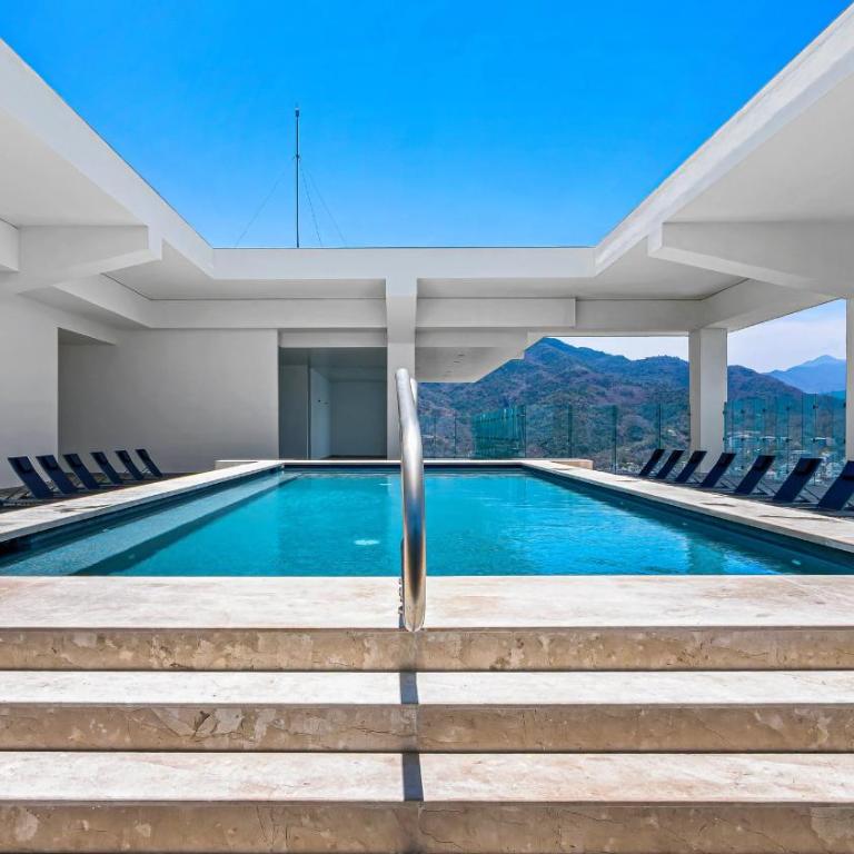 Stunning Beachfront Condo - Sea Views & Pools - Apartamento - 36