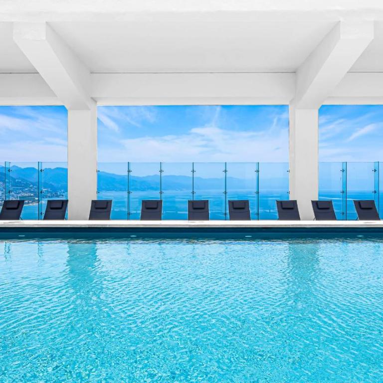 Stunning Beachfront Condo - Sea Views & Pools - Apartamento - 11
