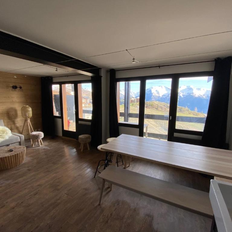 Chez Romy - Three-Bedroom Apartment - 4