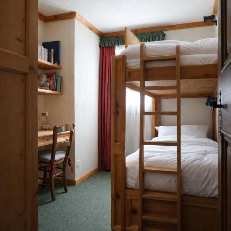 Alpine Apartment with Balcony, Lake & Ski Views - Apartment mit 3 Schlafzimmern und Bergblick - 4