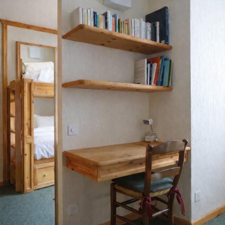 Alpine Apartment with Balcony, Lake & Ski Views - Apartment mit 3 Schlafzimmern und Bergblick - 5