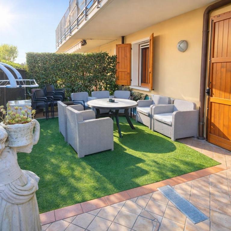Lake Garda Apartment with Pool, Private Garden & Parking - Appartamento con 1 Camera da Letto - 2