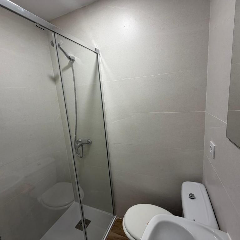 Hostal Gran Capitán - Habitación Doble con baño privado - 2