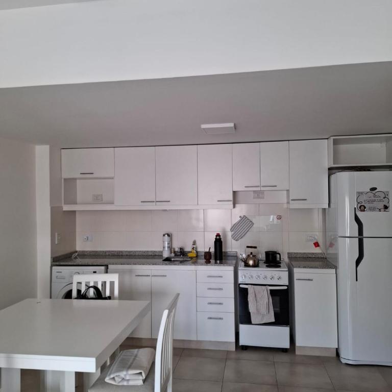 Gina - Room #1583868001 - 2
