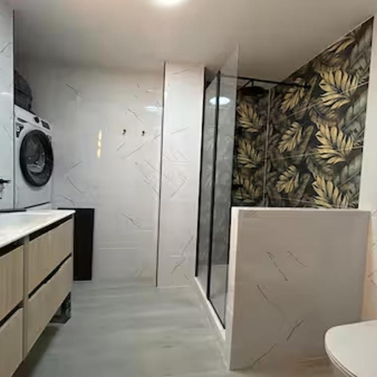 Ciudad Lineal Modern Apartment - 3 Bdrms-2 bath - Three-Bedroom Apartment - 28
