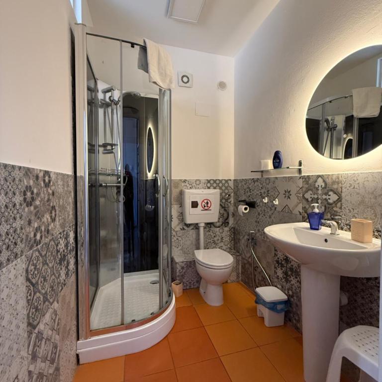 GUEST HOUSE BOSCO - Quadruple Room with Private Bathroom - 8