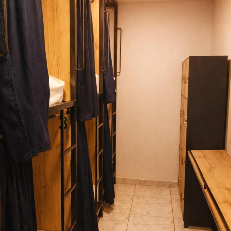 La Familia Hostel - Parque Poblado - Cama en habitación compartida mixta de 8 camas - 3