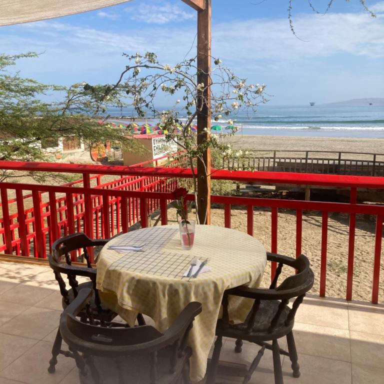 Hotel Lobitos - Family Room with Balcony - 5