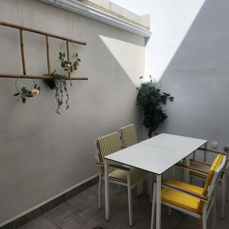 Pinedo Playa Holiday - Two-Bedroom Apartment - 5