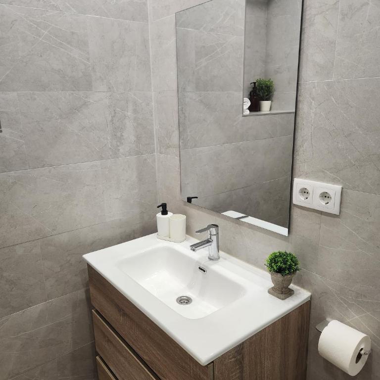 Pinedo Playa Holiday - Two-Bedroom Apartment - 10
