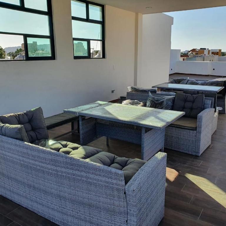PARAISO GAVIOTAS a 4 cuadras de ZONA DORADA y MALECON - Three-Bedroom Apartment - 1