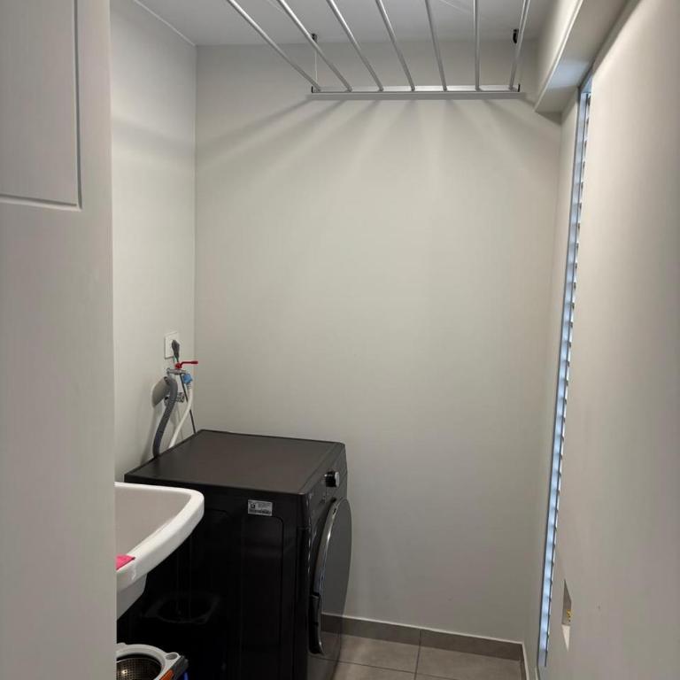 Apartamento con habitación amplia y baño propio a 15 minutos del aeropuerto - One-Bedroom Apartment - 7