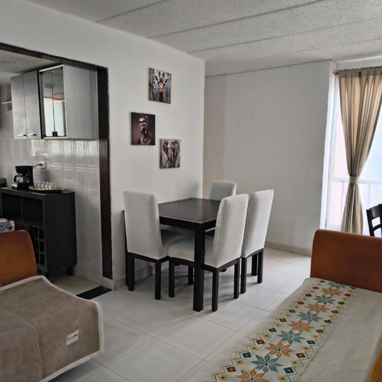 Apartamento conecta centro empresarial - Three-Bedroom Apartment - 37