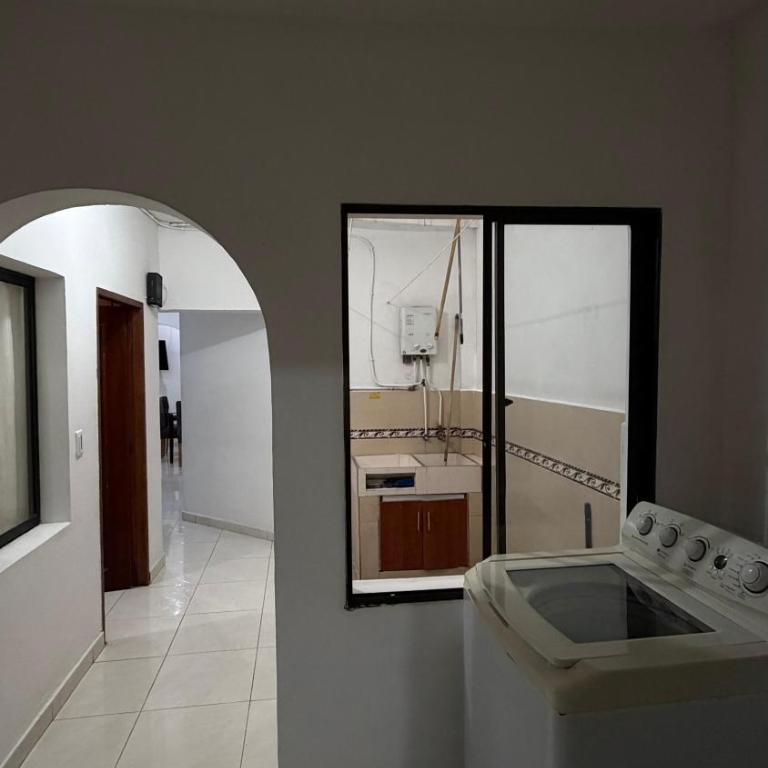 Acogedora casa cerca al estadio barrio Laureles la América - Three-Bedroom Apartment - 21