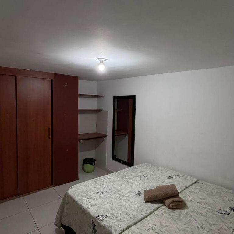 Acogedora casa cerca al estadio barrio Laureles la América - Three-Bedroom Apartment - 24