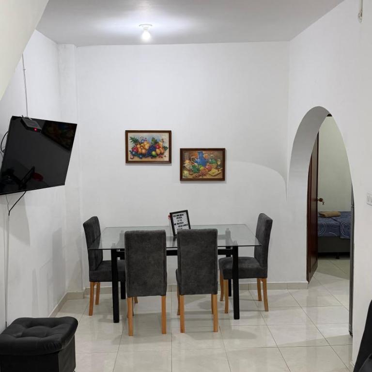 Acogedora casa cerca al estadio barrio Laureles la América - Three-Bedroom Apartment - 1