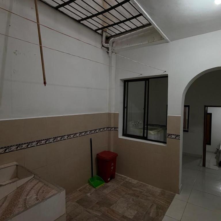 Acogedora casa cerca al estadio barrio Laureles la América - Three-Bedroom Apartment - 17
