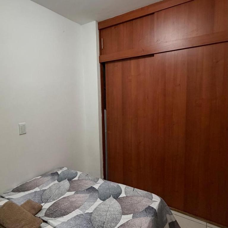 Acogedora casa cerca al estadio barrio Laureles la América - Three-Bedroom Apartment - 16