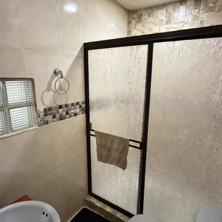 Acogedora casa cerca al estadio barrio Laureles la América - Three-Bedroom Apartment - 18
