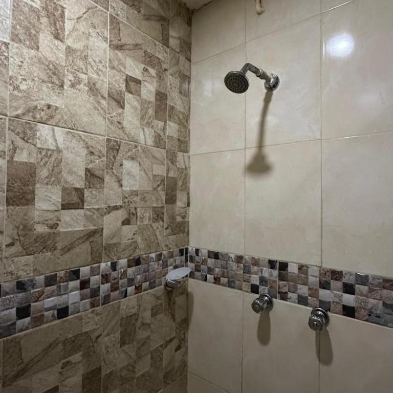 Acogedora casa cerca al estadio barrio Laureles la América - Three-Bedroom Apartment - 20