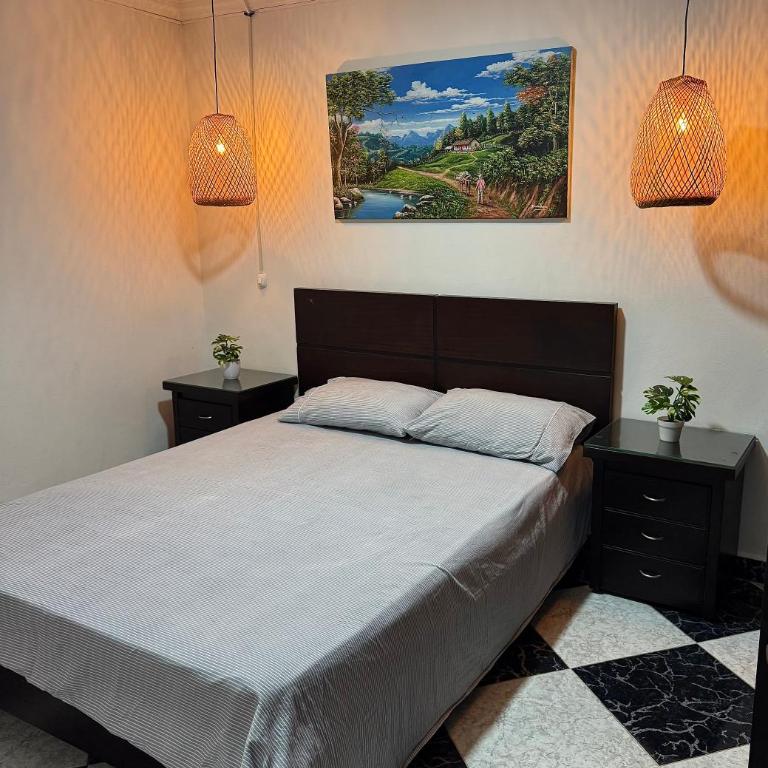 Apartamento amplio y hermoso en el centro Medellín - Three-Bedroom Apartment - 7