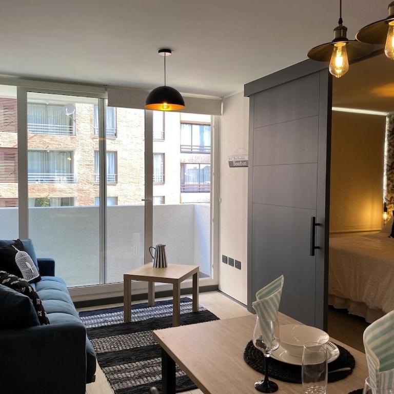 Depto para 3 a pasos de la Moneda Paseo Bulnes y Metro D708 - One-Bedroom Apartment - 2