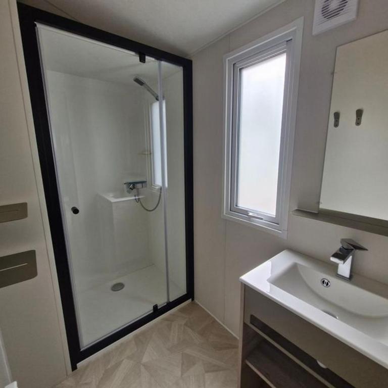 Mobil Home 4 Pers., Terrasse et Parking, St Jean de Monts - FR-1-777-44 - Mobile Home - 11