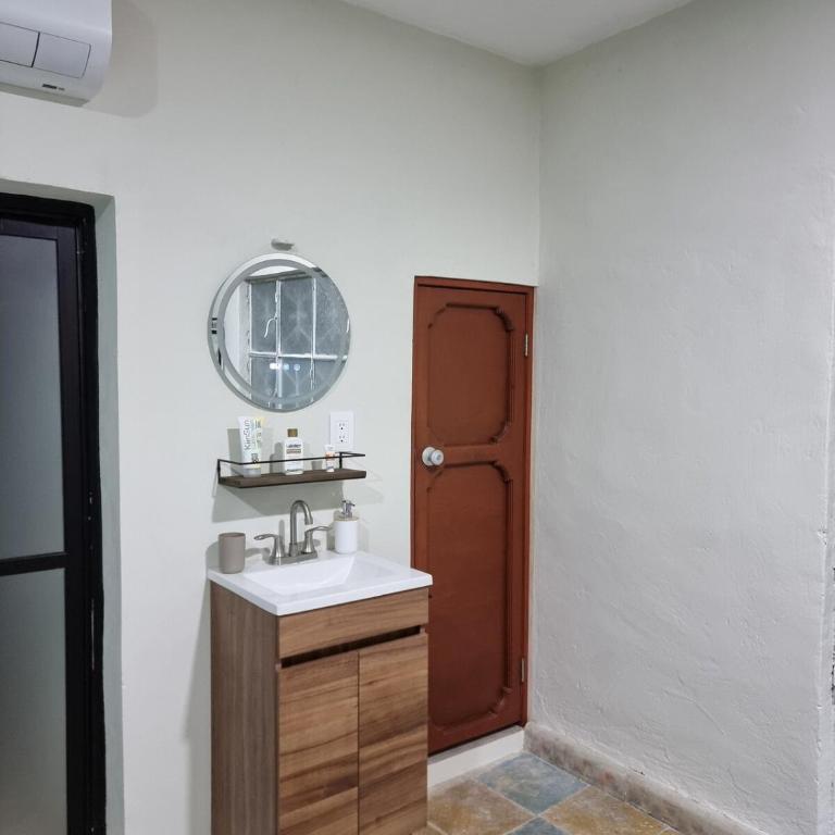 Merida Centro House with Private Pool and Air Conditioning - Two-Bedroom House - 16