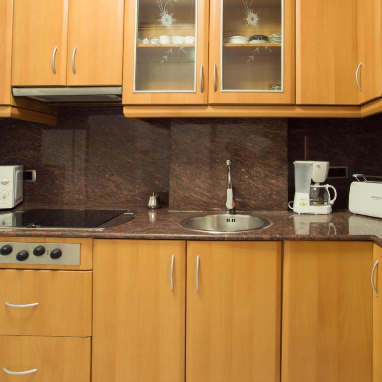 Fira Guest House - Deluxe Twin Room - 4
