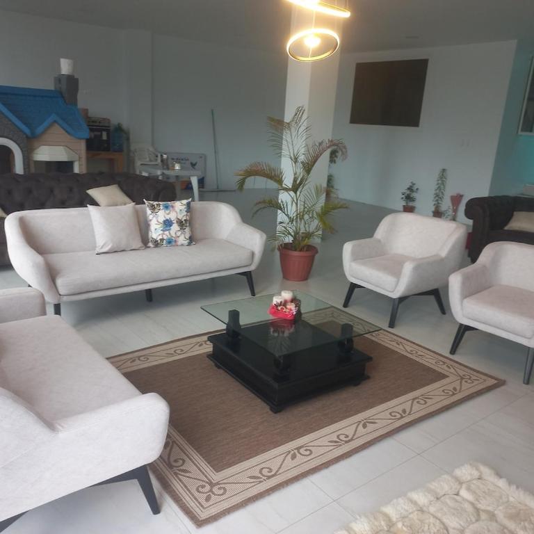 Spacious modern and cozy house - Room #1583974801 - 3