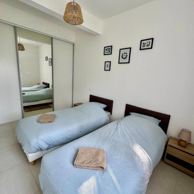 4-bedroom house with a pool - Villa - 7