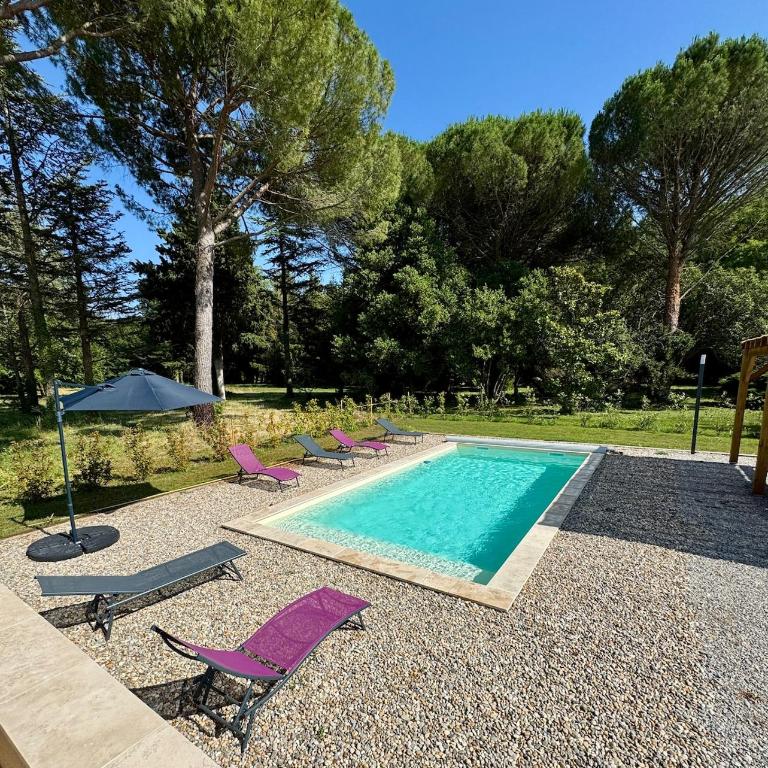 4-bedroom house with a pool - Villa - 12