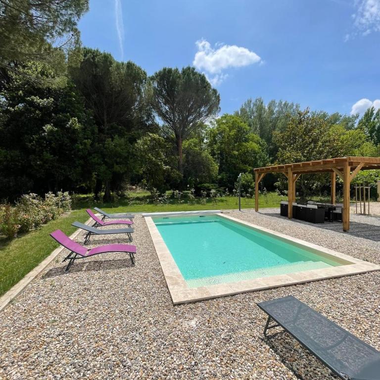 4-bedroom house with a pool - Villa - 14