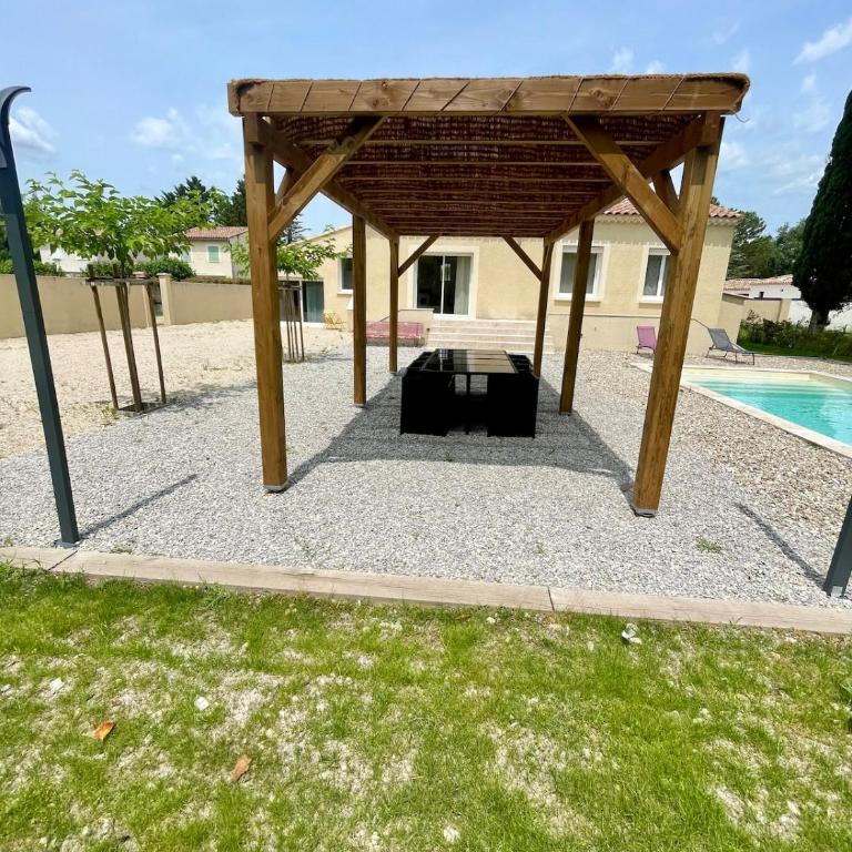 4-bedroom house with a pool - Villa - 17