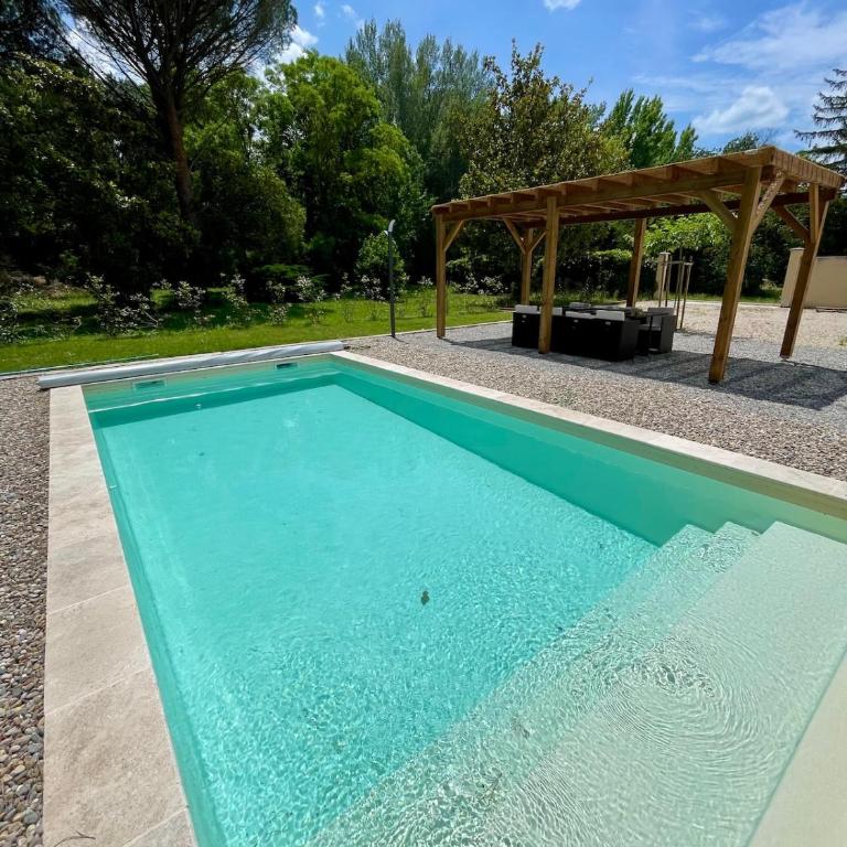 4-bedroom house with a pool - Villa - 18