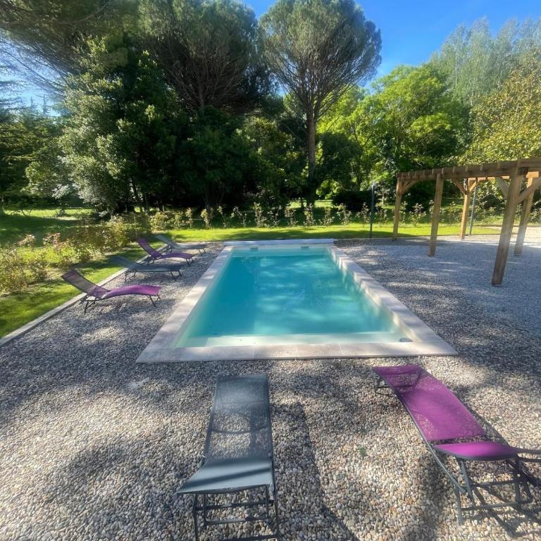 4-bedroom house with a pool - Villa - 21
