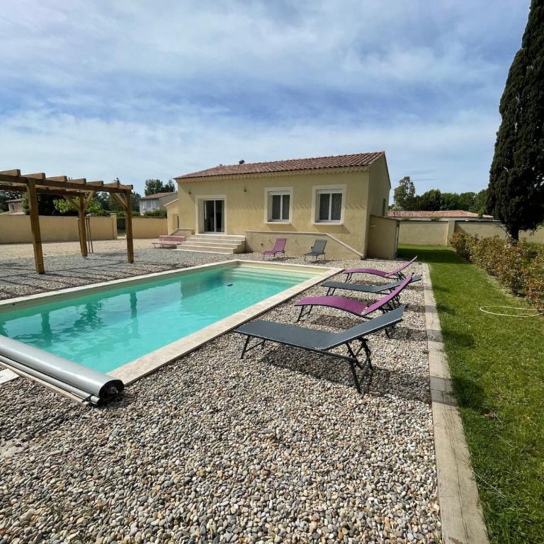 4-bedroom house with a pool - Villa - 22