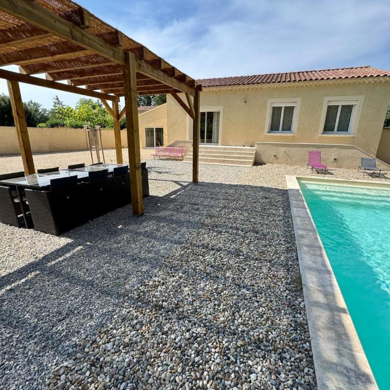 4-bedroom house with a pool - Villa - 28