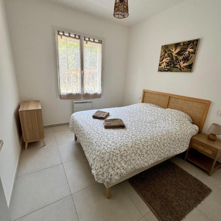 4-bedroom house with a pool - Villa - 30