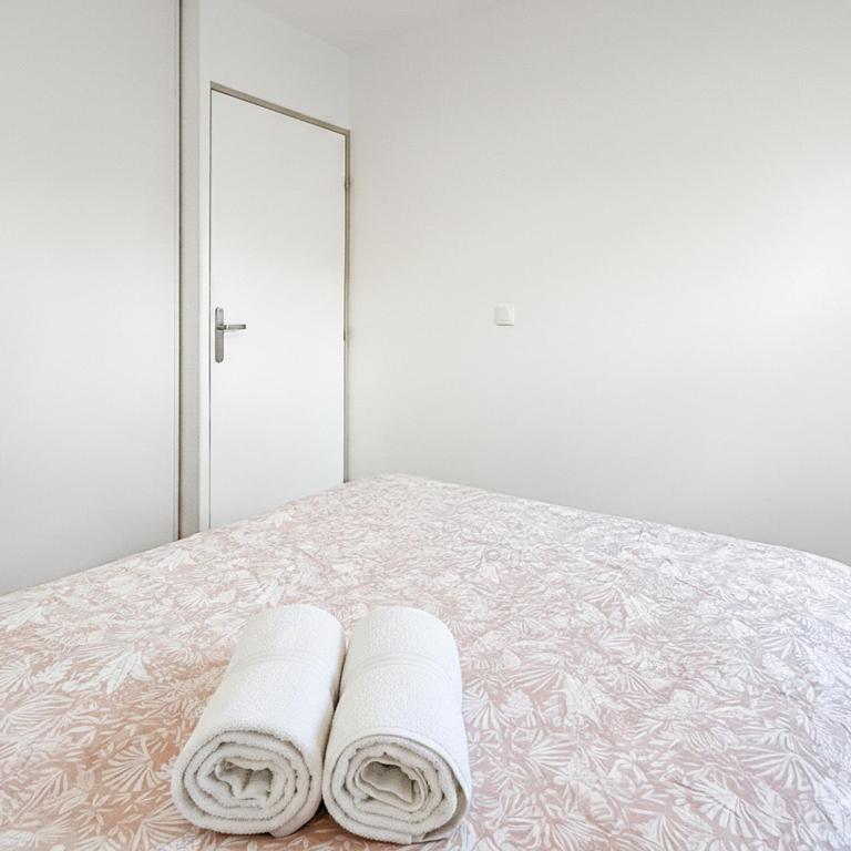 La forêt, T3 Design, Parking, Face à la Gare - Two-Bedroom Apartment - 17